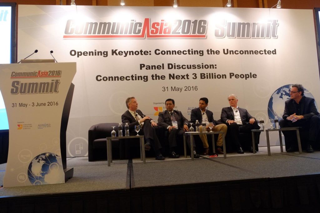 ภาพจาก https://www.facebook.com/CommunicAsia/