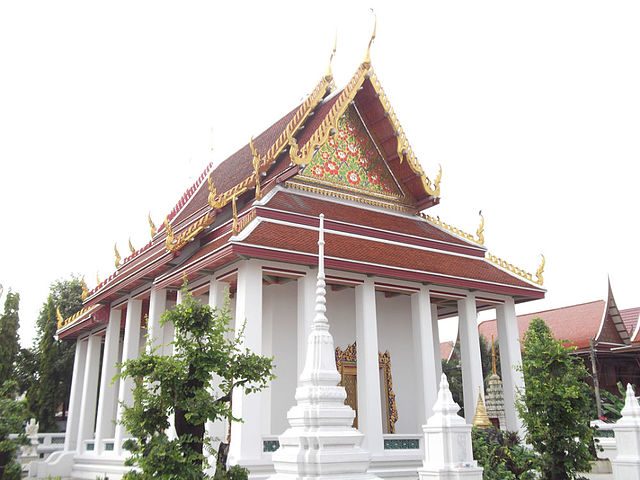 640px-พระวิหาร_วัดหนังราชวรวิหาร_(2)