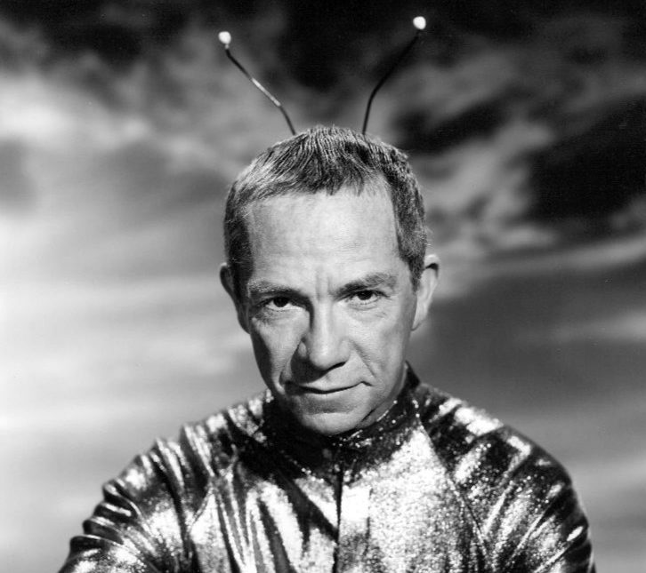 ภาพตัวเอก Ray Walston จากภาพยนตร์ทีวีอเมริกันชุด My Favorite Martian , ค.ศ.1963-1966
