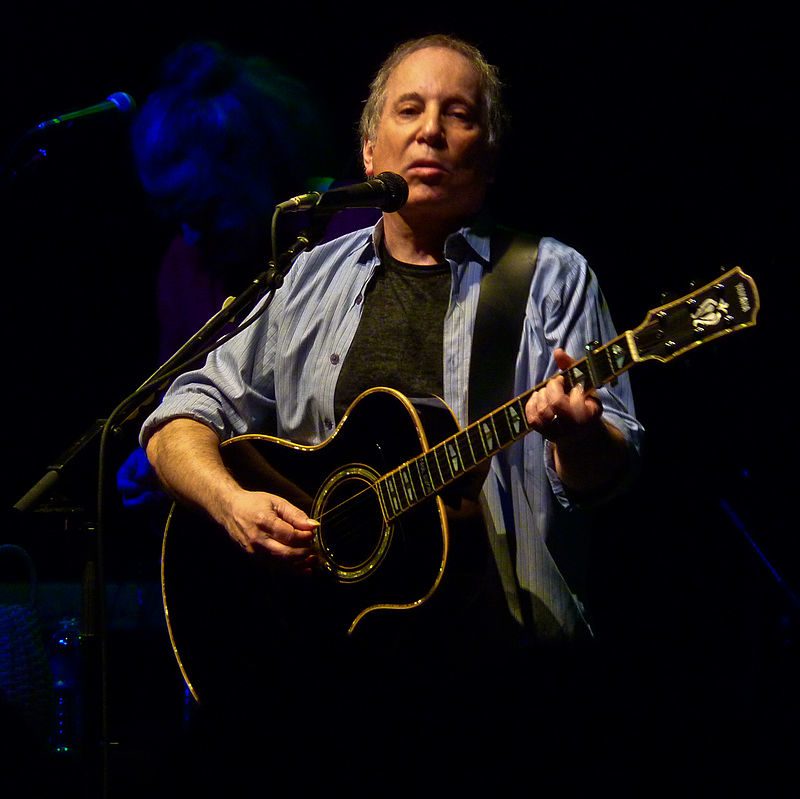800px-Paul_Simon_at_the_9-30_Club_(b)