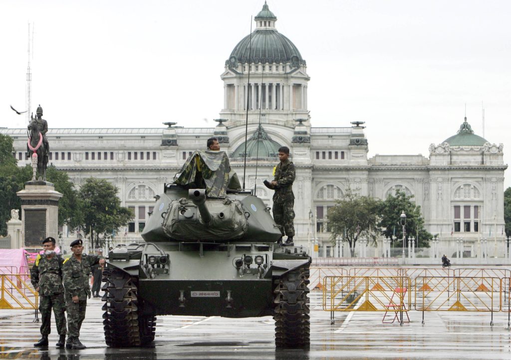 Thai soldiers stand guard on a military tank in front of the Royal Plaza in Bangkok, 20 September 2006. Thailand's armed forces seized 19 September power from Prime Minister Thaksin Shinawatra in a late-night bloodless coup, revoking the constitution and imposing martial law after months of political turmoil. AFP PHOTO/PORNCHAI KITTIWONGSAKUL / AFP PHOTO / PORNCHAI KITTIWONGSAKUL