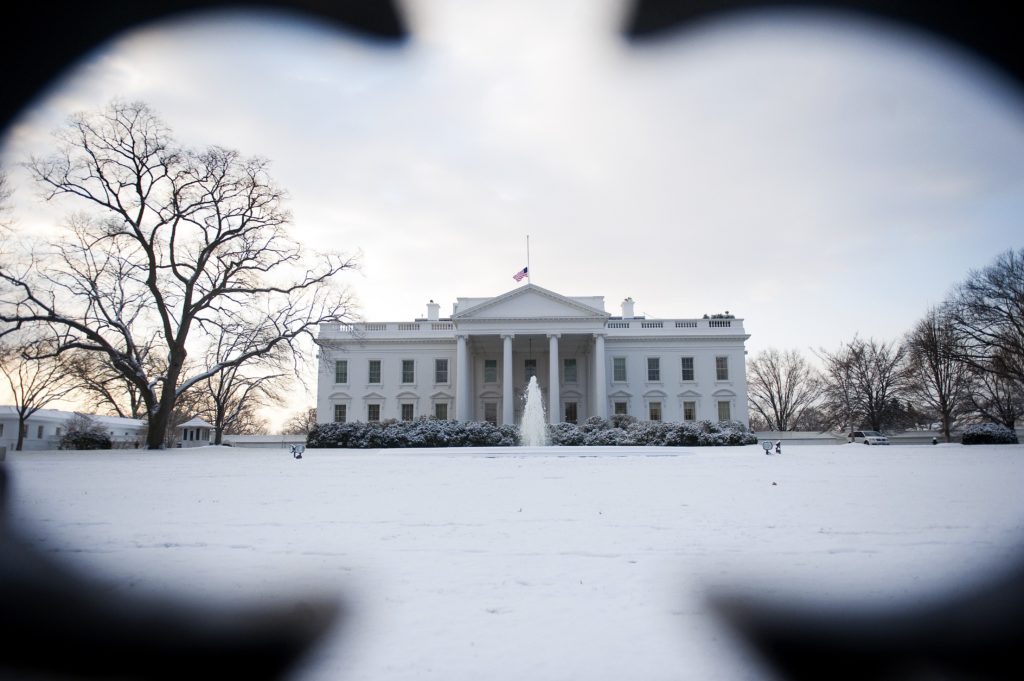 A blanket of snow covers the North Lawn of the White House in Washington, DC, January 12, 2011. A broad stretch of the northeastern United States, including the New York city metro area, is forecast to receive on Wednesday between eight and 16 inches (20 to 40 centimeters) of snow, the Weather Service said, "with the heaviest amounts expected over coastal southern New England."  AFP PHOTO/Jim WATSON / AFP PHOTO / JIM WATSON