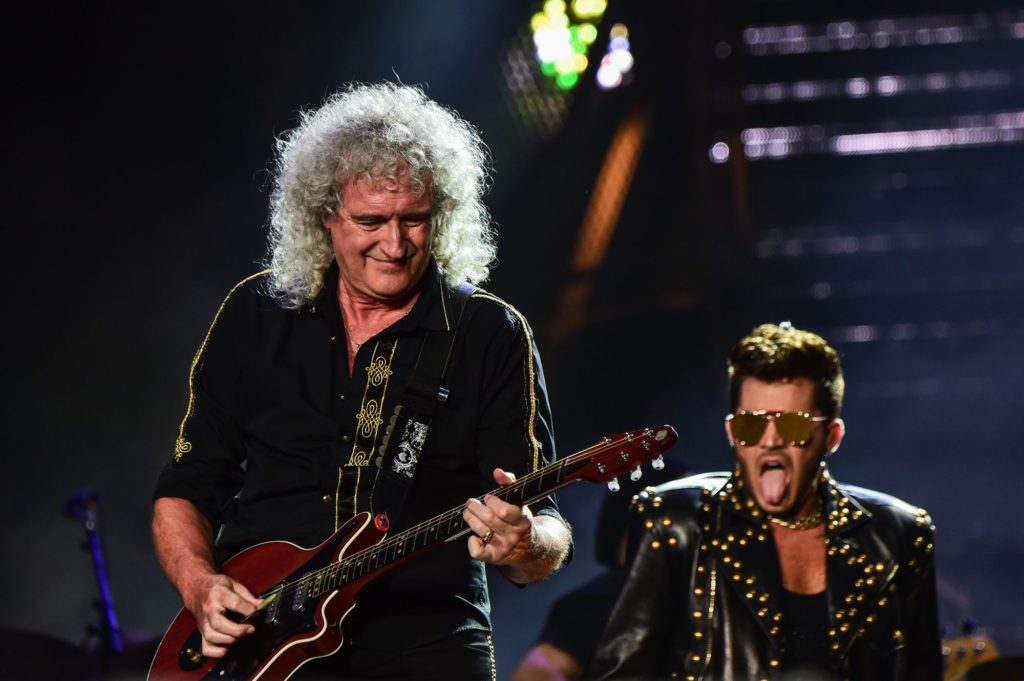 Brian May (L) of the British rock band Queen and the US singer Adam Lambert perform during the Rock in Rio music festival on its opening day in Rio de Janeiro on September 19, 2015. The festival is on its 30th anniversary and will run for two weekends. AFP PHOTO/ CHRISTOPHE SIMON / AFP PHOTO / CHRISTOPHE SIMON