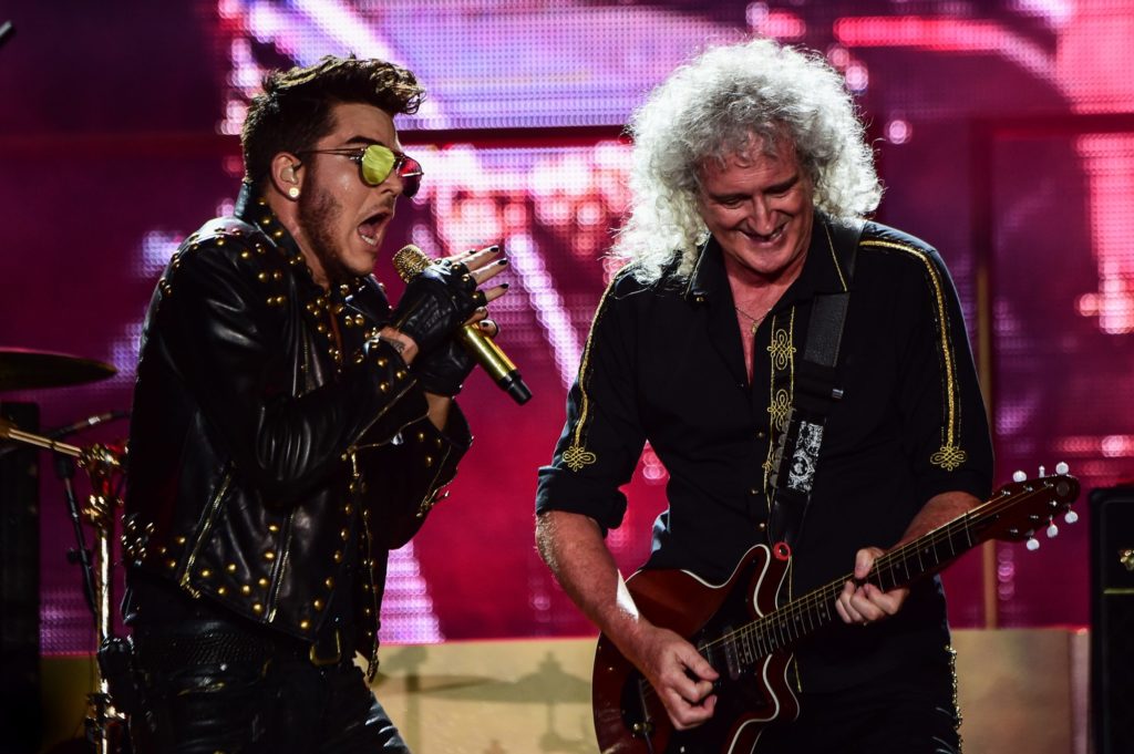 Brian May (R) of the British rock band Queen and the US singer Adam Lambert perform during the Rock in Rio music festival on its opening day in Rio de Janeiro on September 19, 2015. The festival is on its 30th anniversary and will run for two weekends. AFP PHOTO/ CHRISTOPHE SIMON / AFP PHOTO / CHRISTOPHE SIMON