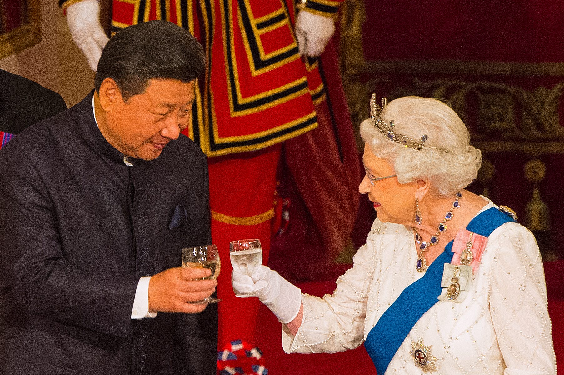 Britain's Queen Elizabeth II hosts a State Banquet for Chinese President Xi Jinping at Buckingham Palace in London, on October 20, 2015,on the first official day of Xi's state visit. Chinese President Xi Jinping arrived for a four-day state visit as the government of Prime Minister David Cameron seeks stronger trade ties with the world's second-largest economy. AFP PHOTO / POOL / DOMINIC LIPINSKI