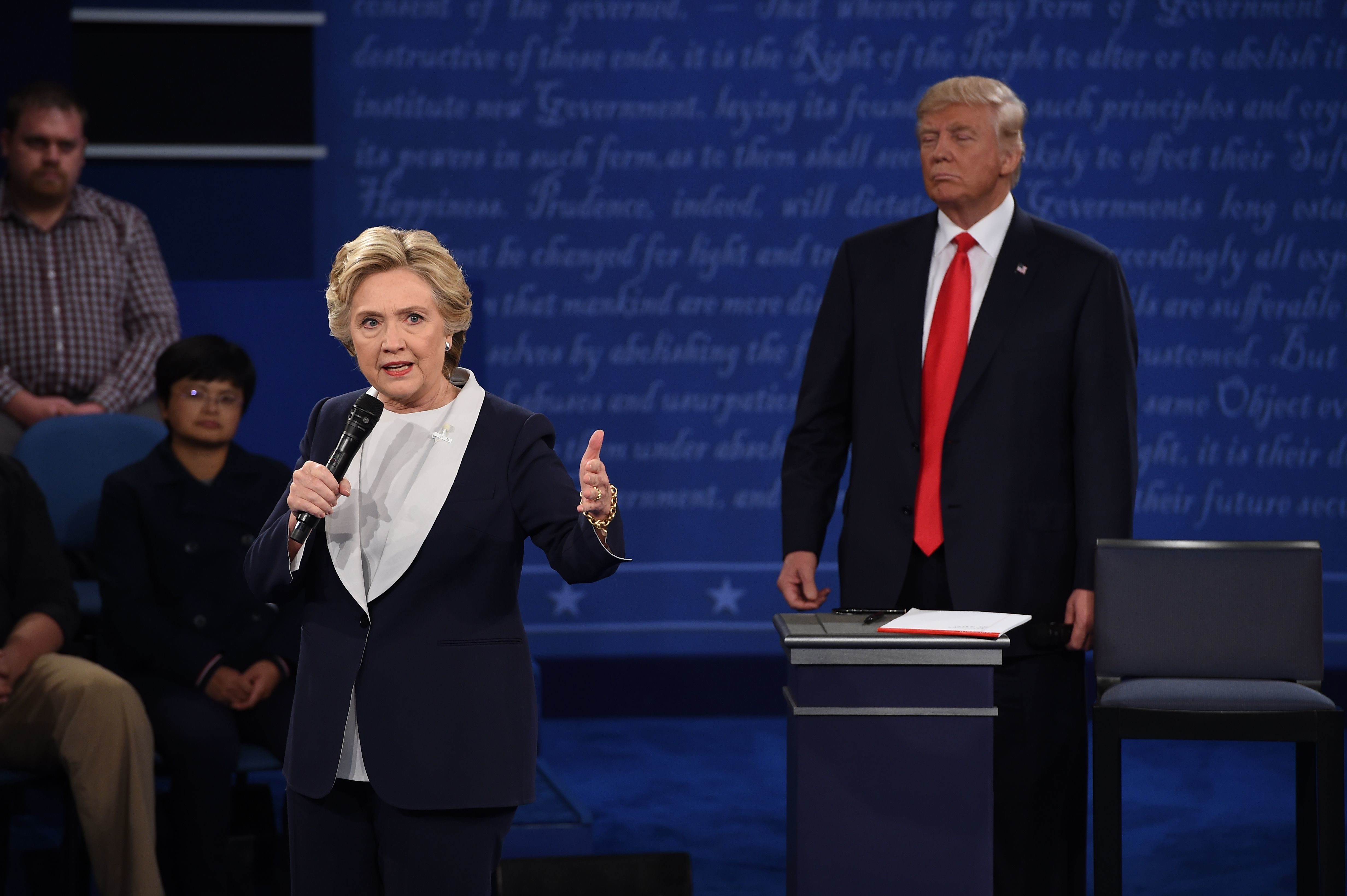 US Democratic presidential candidate Hillary Clinton and US Republican presidential candidate Donald Trump debate during the second presidential debate at Washington University in St. Louis, Missouri, on October 9, 2016. / AFP PHOTO / Robyn Beck