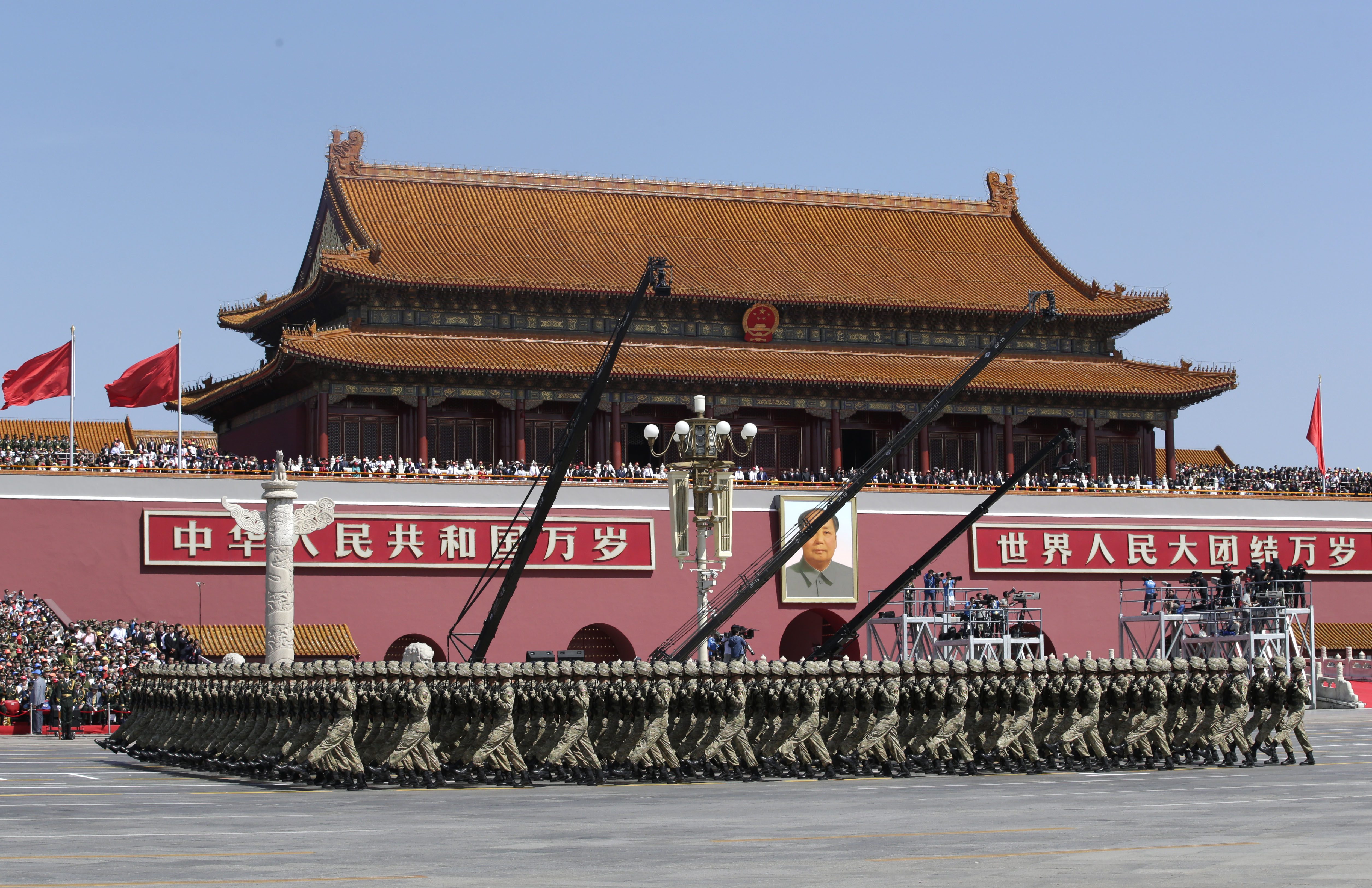 В китае девять. Ворота Тяньаньмэнь парад. Площадь Тяньаньмэнь в Пекине. Парад Победы в Китае. Парад в Пекине.