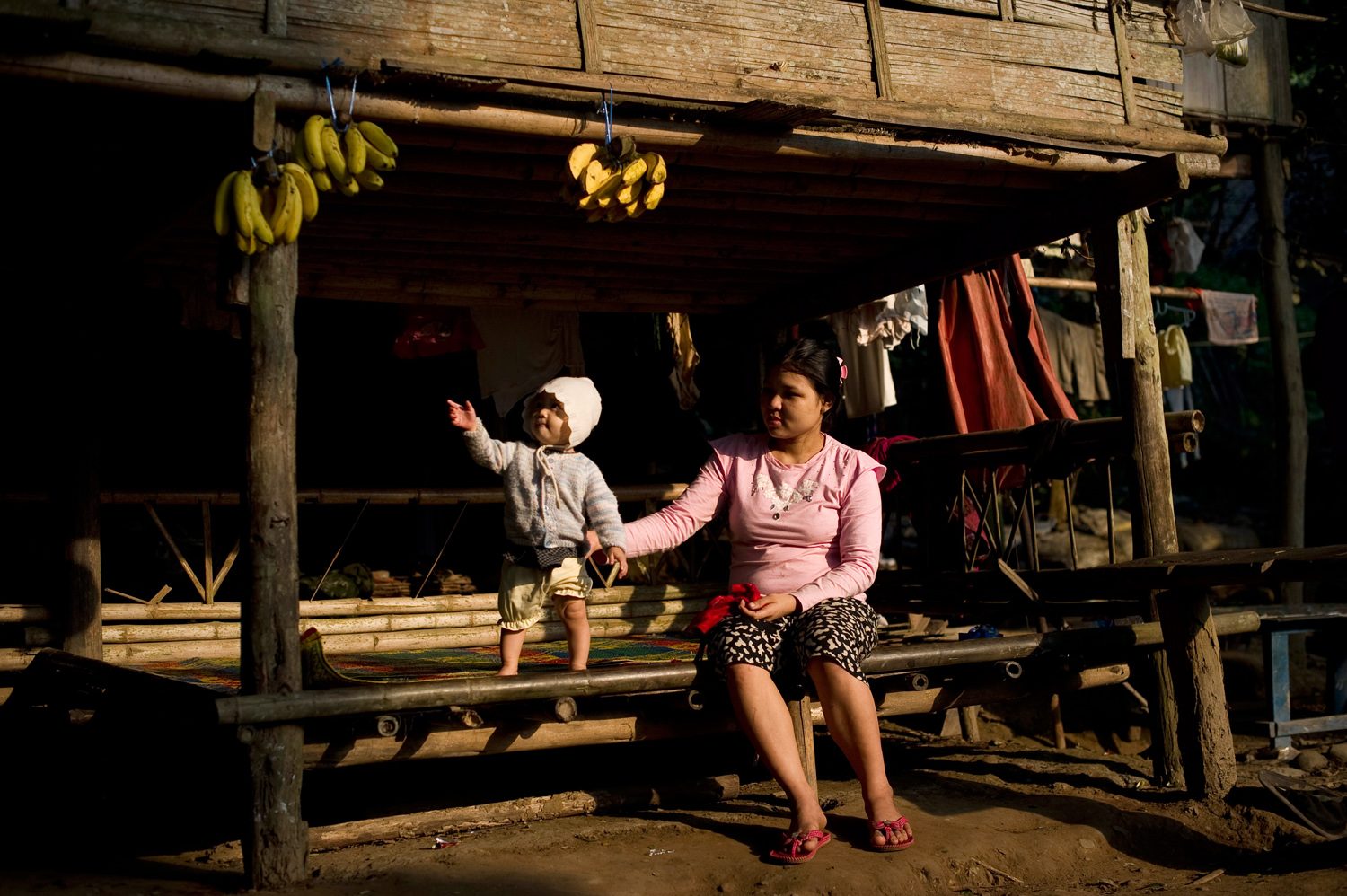 Photo taken on November 4, 2010 shows a Myanmar woman with her baby inside the Mae La refugee camp on the Thai-Myanmar border, around 80km from Mae Sot in northwest Thailand. The political party representing Myanmar's military regime was on November 5, 2010 accused by members of the opposition of "cheating" and "threatening" voters ahead of the country's first election in two decades. AFP PHOTO / Nicolas ASFOURI / AFP PHOTO / NICOLAS ASFOURI