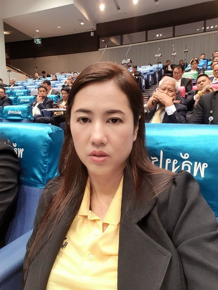 3 นางงาม สู่ถนนการเมือง เอ๋ ปารีณา-ส้ม พัชรินทร์-หมอบุ๋ม บนเส้นทาง  ก้อนหิน-ดอกไม้ - มติชนสุดสัปดาห์