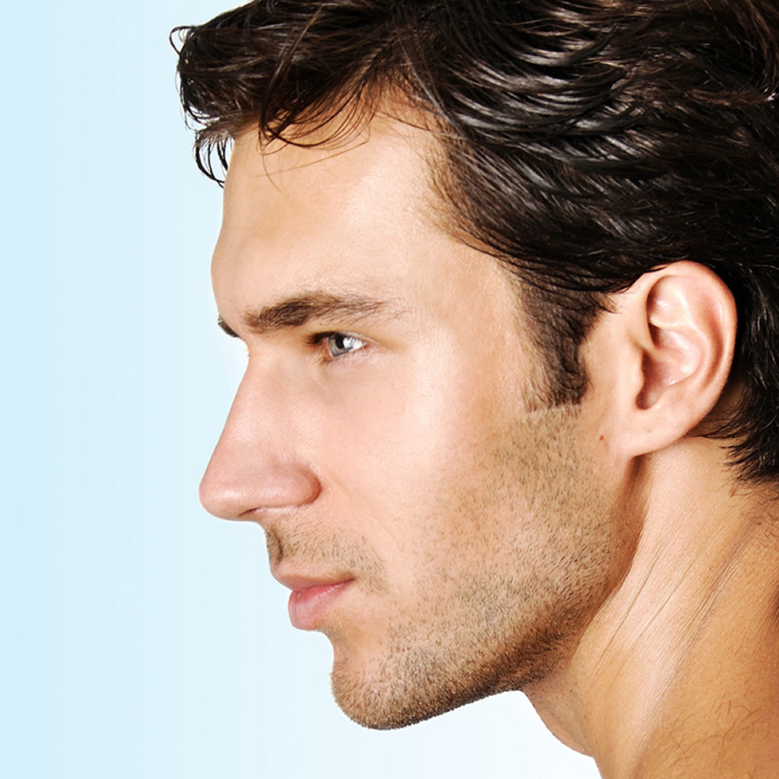 Тонкий нос у мужчины. Male profile.