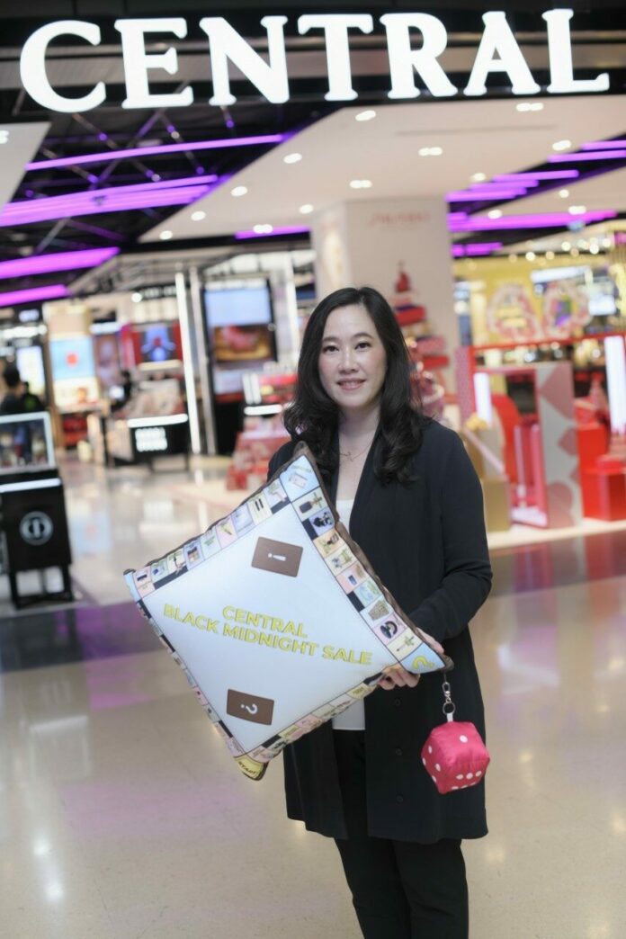 thumbnail_รวิศรา จิราธิวัฒน์ - Central Black Midnight Sale (1)