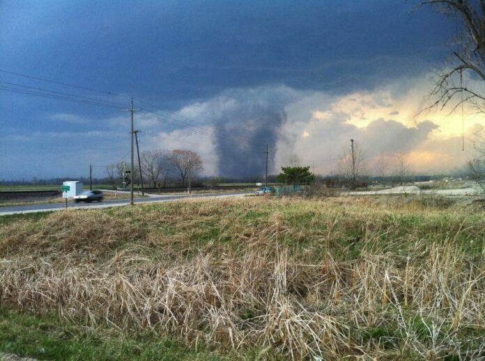 Gustnado_in_Jefferson_County,_Kansas_on_April_3,_2011
