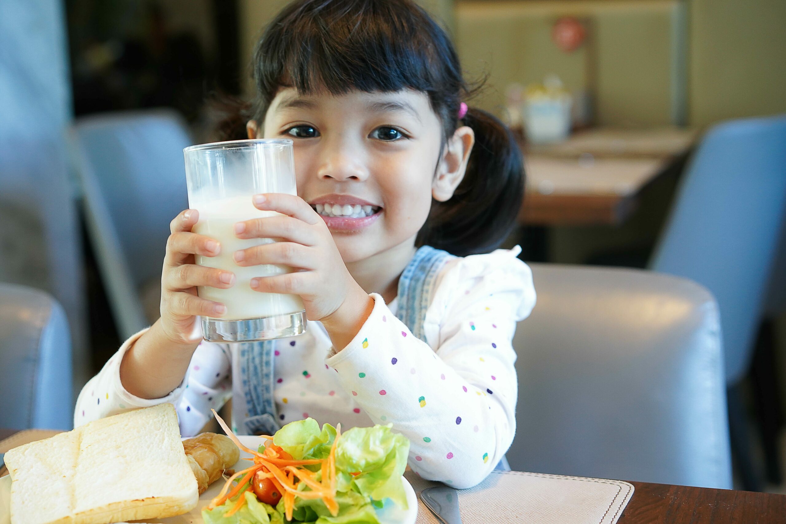 นักวิจัยพบเด็กวัย 1-3 ปี ที่ดื่มนมเสริมอาหารต่อเนื่อง  มีปัญหาขาดสารอาหารรองน้อยกว่าเด็กวัย 4-6 อย่างมีนัยสำคัญ - มติชนสุดสัปดาห์